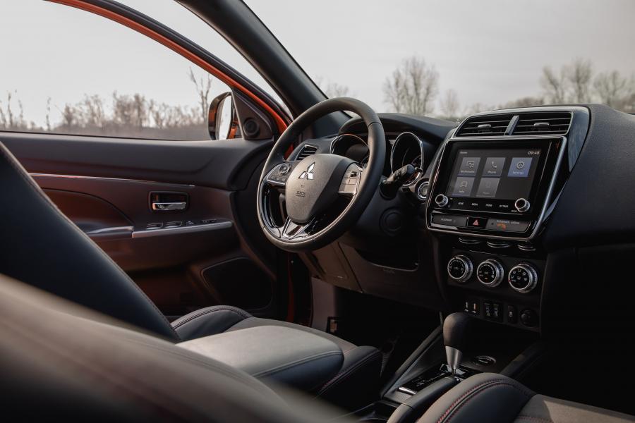 Торпедо Mitsubishi Outlander Sport 2019 года  (фото 17 из 39)
